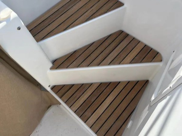Lagoon F450 teak stairs&nbsp;cover