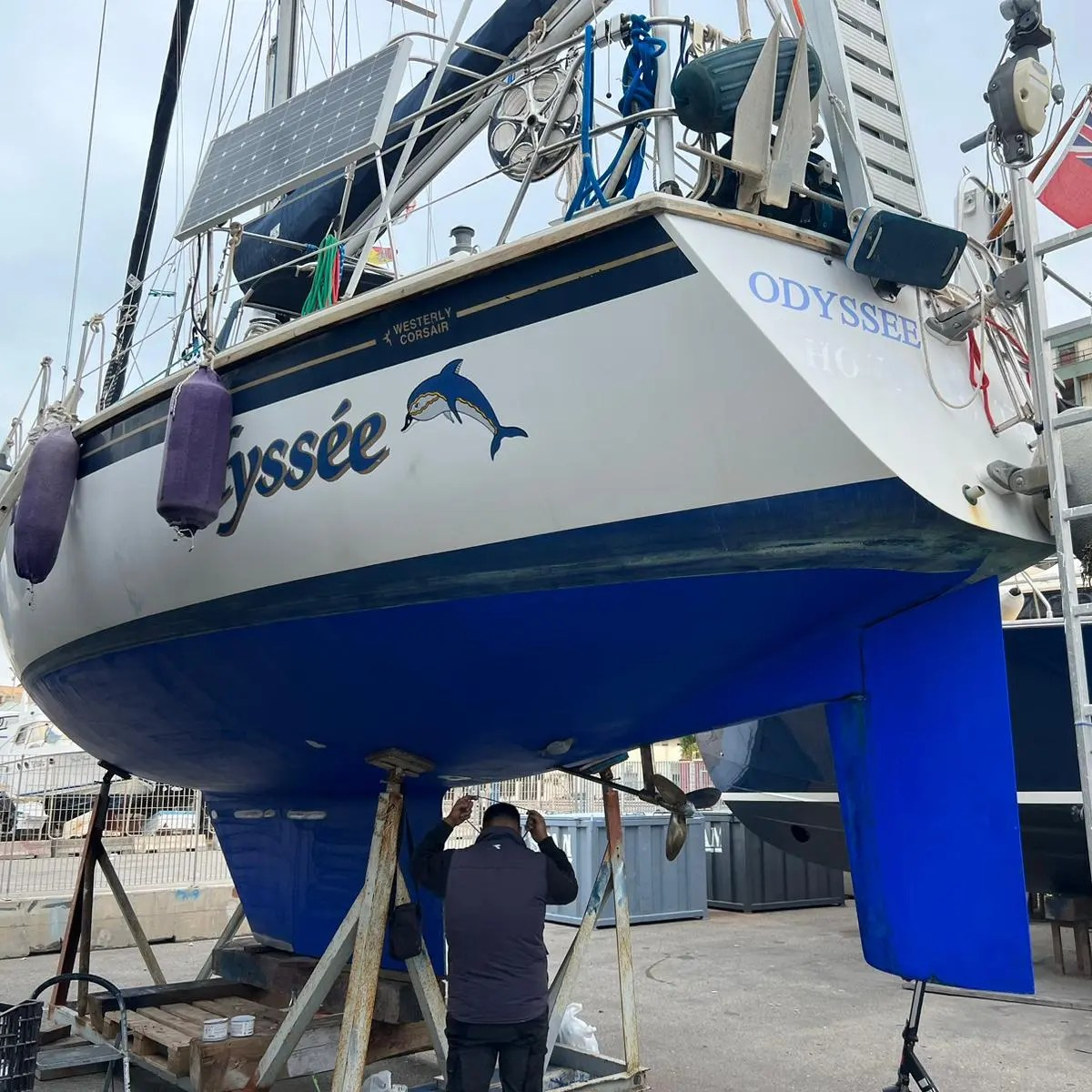 Holes in the hull&nbsp;!